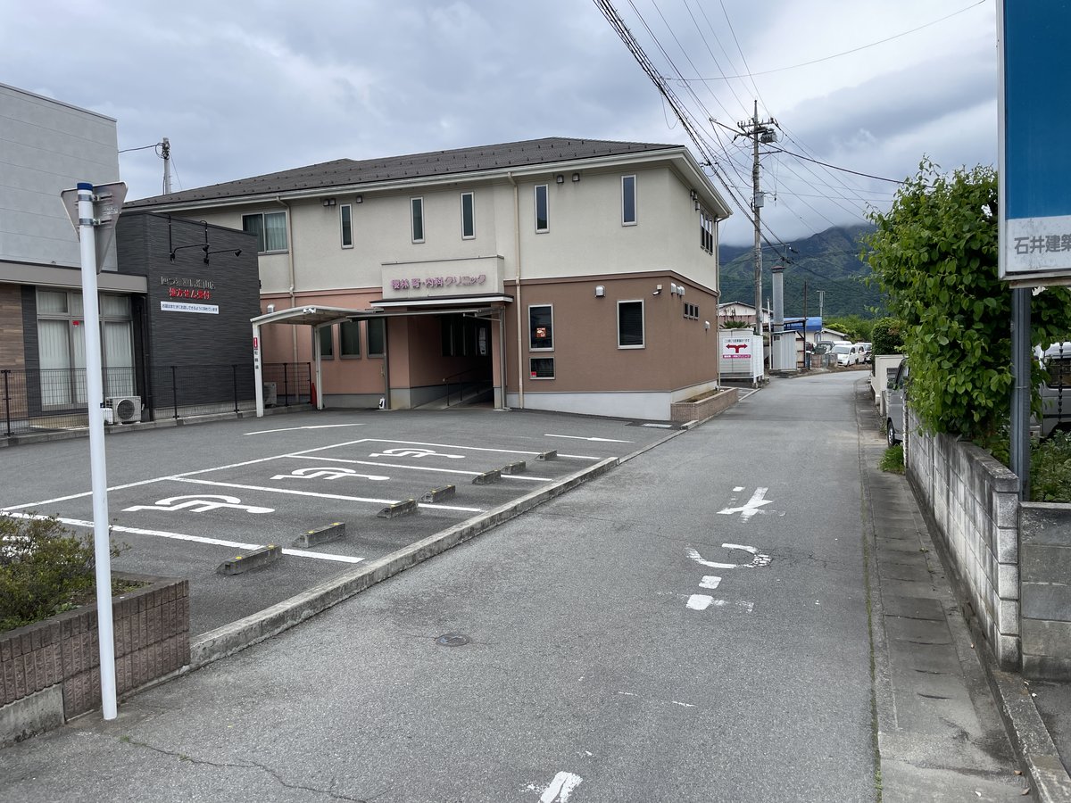 クリニック奥へ進む道